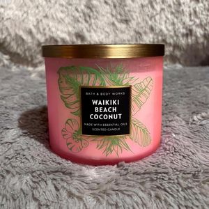 Bath and Body Works Waikiki Beach Coconut Candle